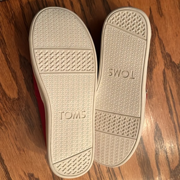 Toms Youth/kids slip on Alpargata - Red Canvas Size 1.5 - Picture 3 of 4